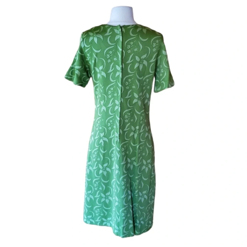 1960s‎ British Lady Green Floral Double Knit Poly/C